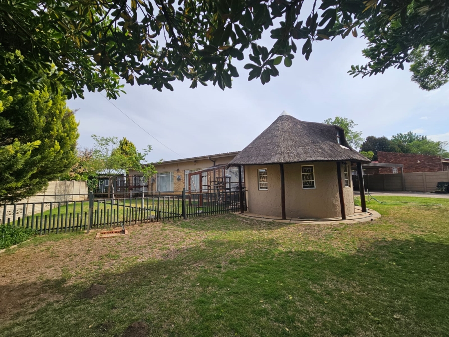 5 Bedroom Property for Sale in Merriespruit Free State